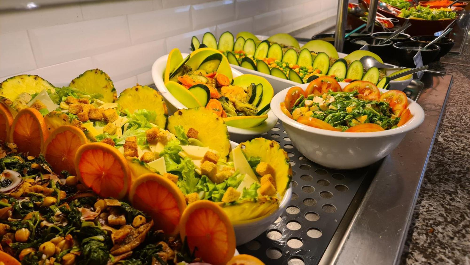 Monchique Resort & Spa Exterior foto A salad bar